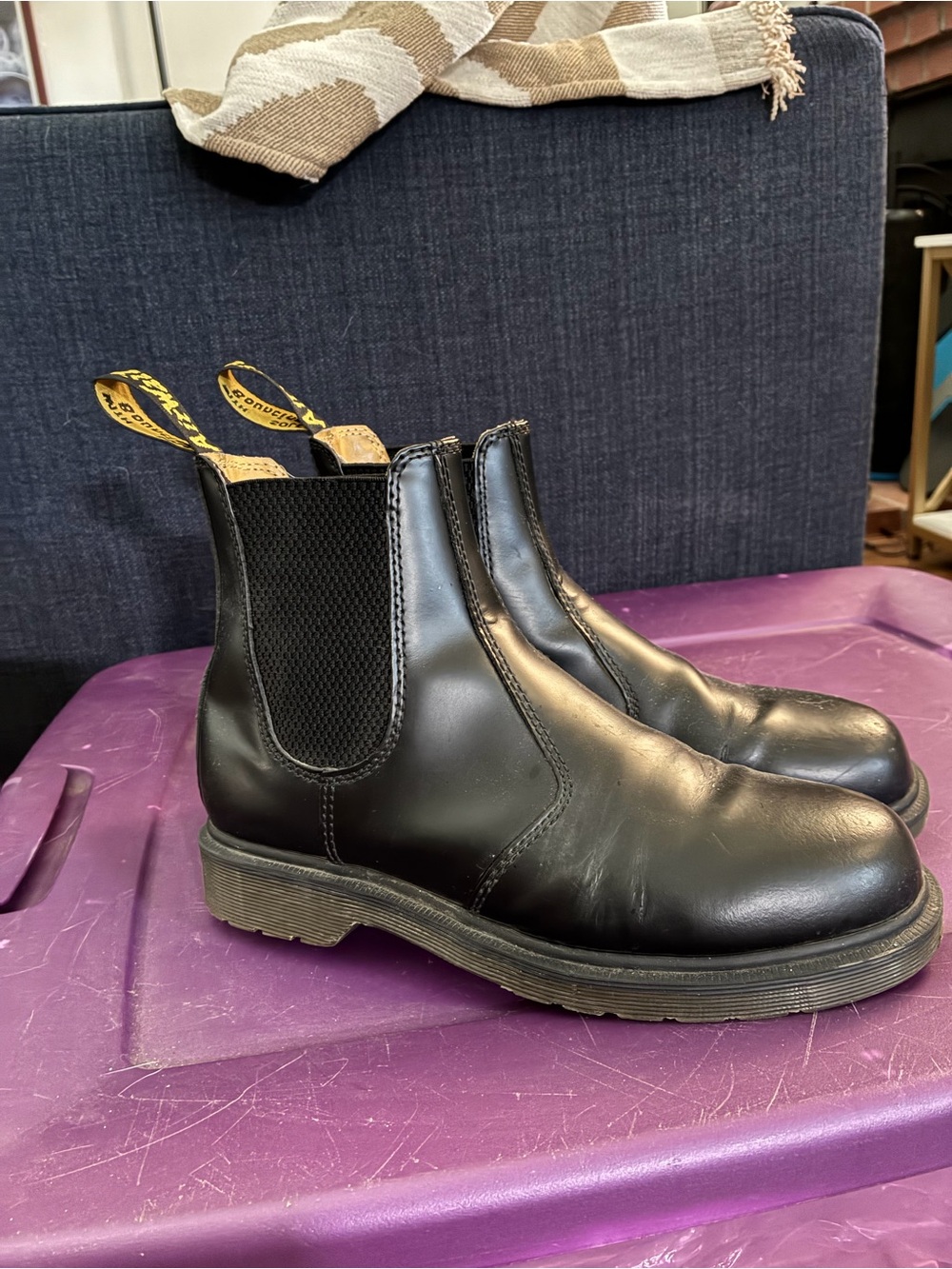 DR. MARTENS 2976 SMOOTH LEATHER CHELSEA BOOTS
